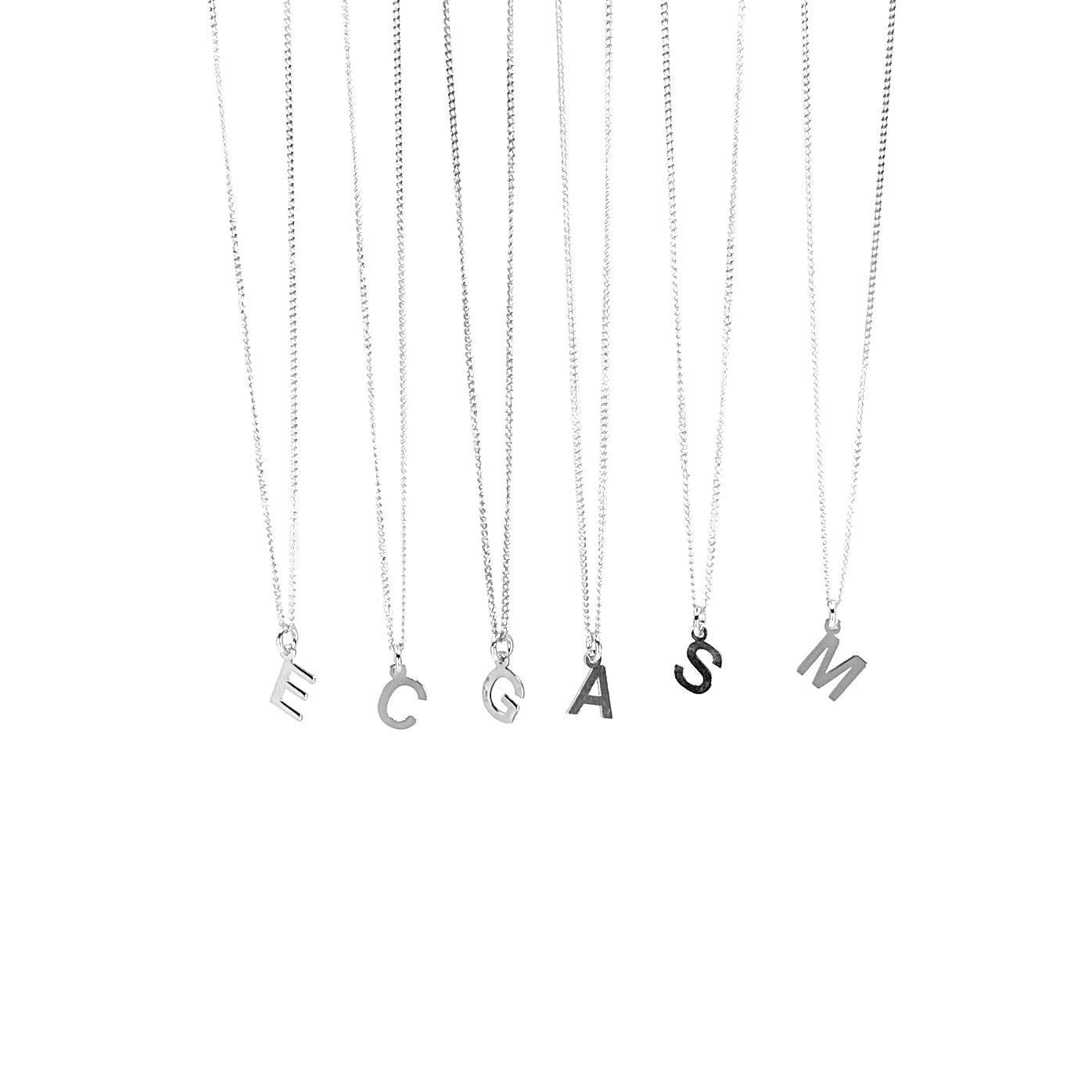 Dije Letra Plana y Cadena de Plata.
