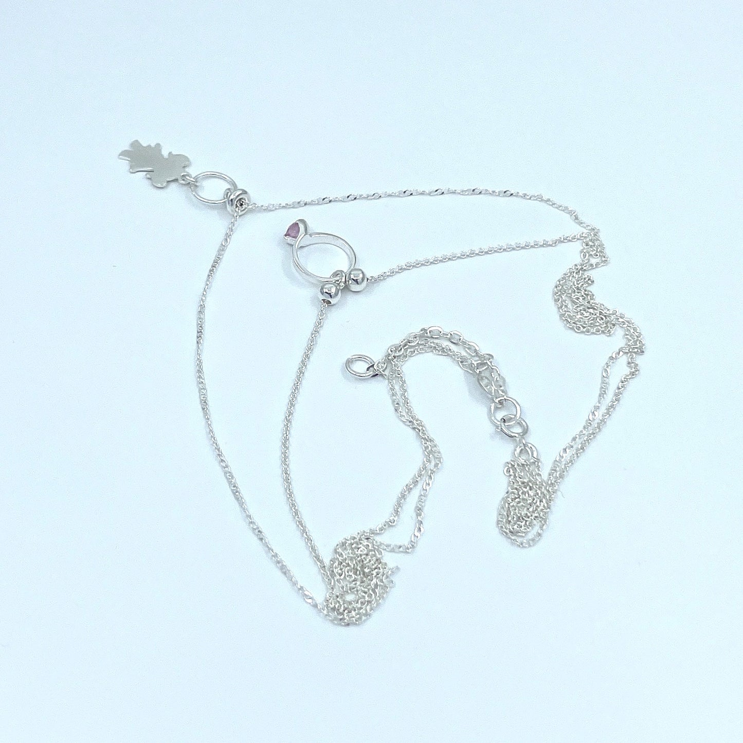 Collar Doble de Plata con Dije de Niña y de Anillo con Zirconia.