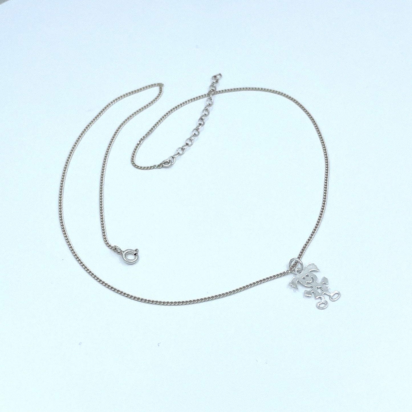 Collar de Plata con dije de Niña.