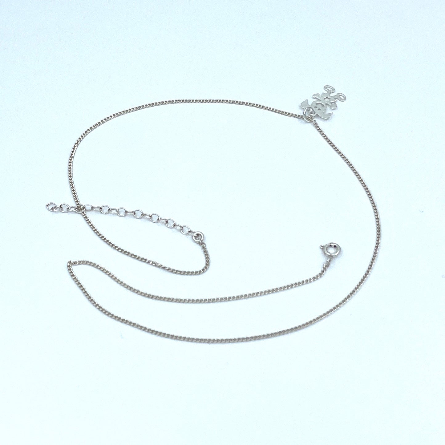 Collar de Plata con dije de Niña.