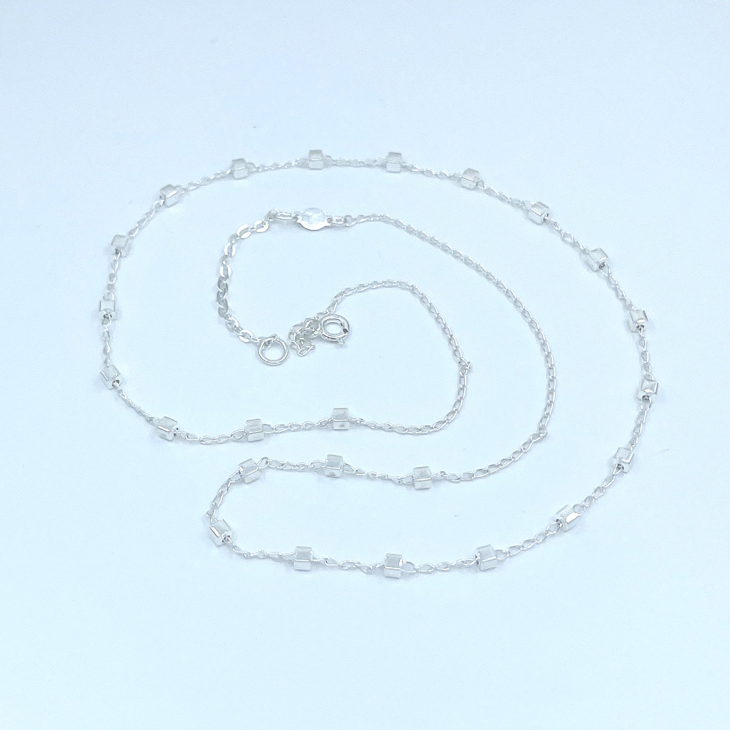 Collar de Plata con Cubos.