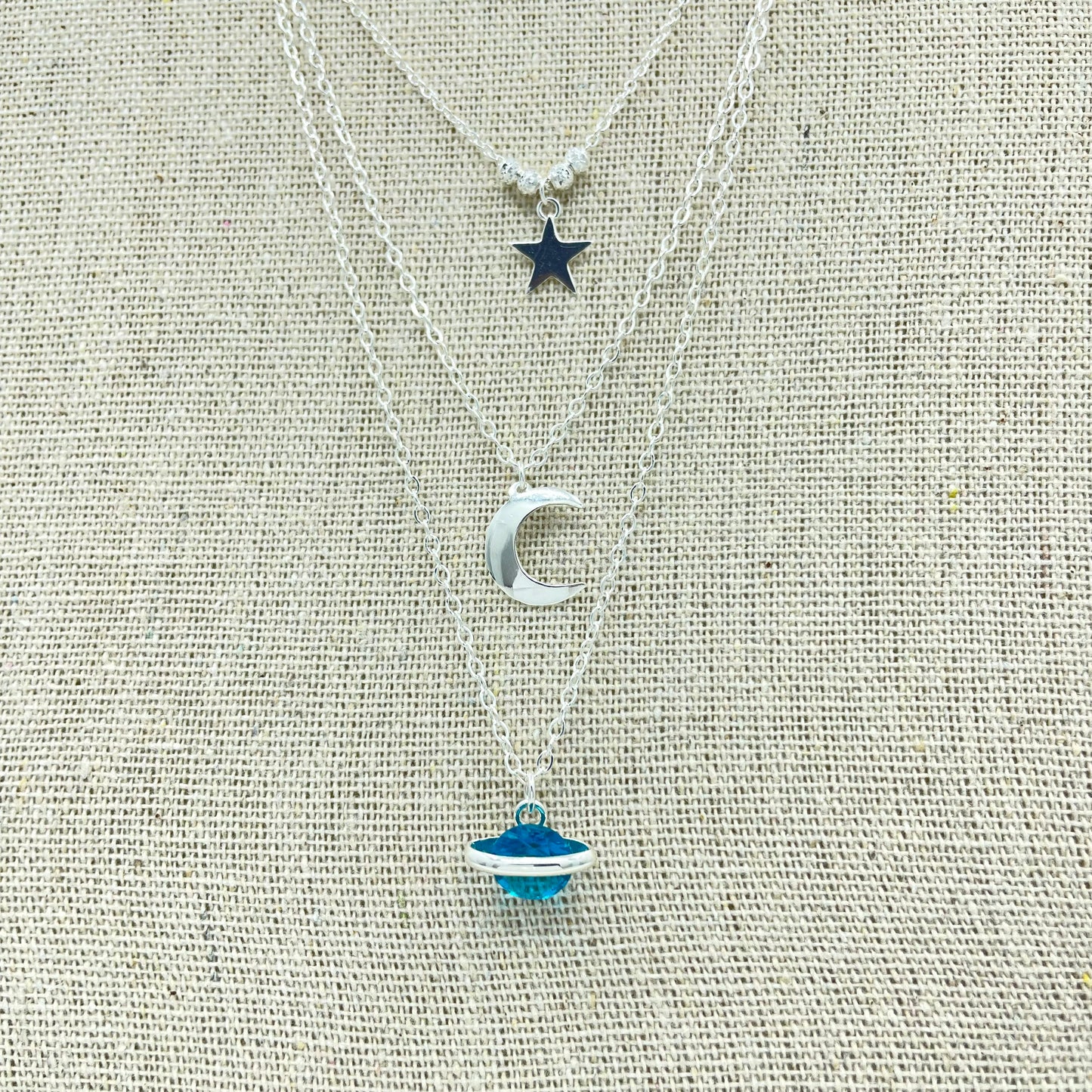 Trio Universo. Estrella, Luna, Planeta y Cadena de Plata.
