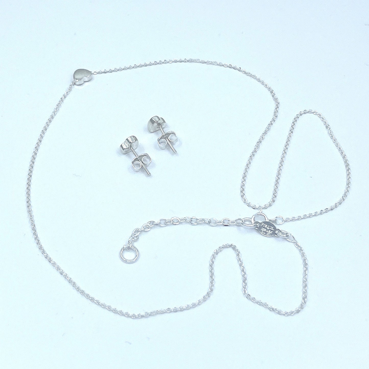 Conjunto de Collar y Aretes de Plata con Corazones.
