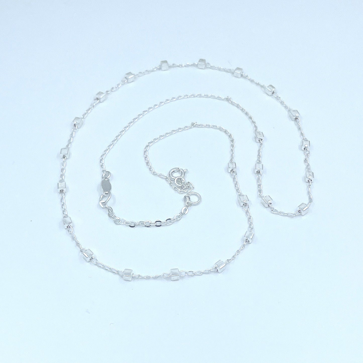 Collar de Plata con Cubos.