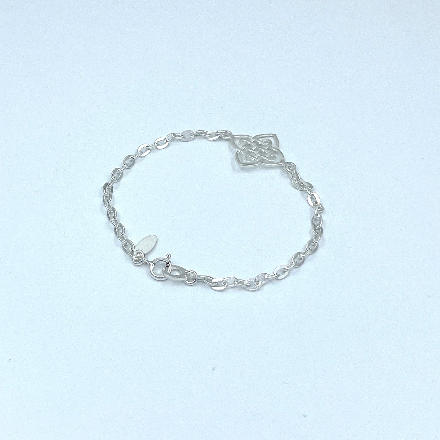 Pulsera de Plata con Nudo de Bruja.