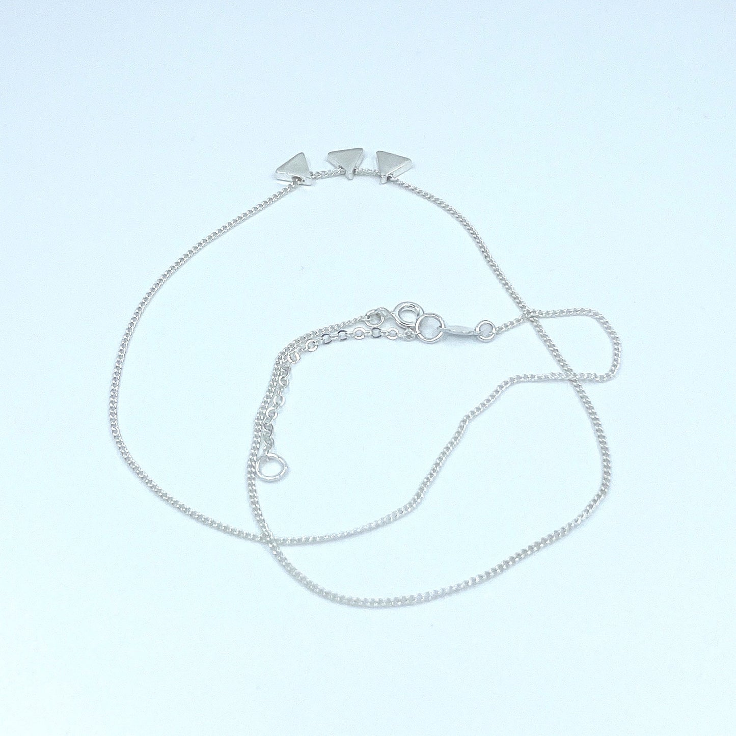 Collar de Plata con Triángulos.