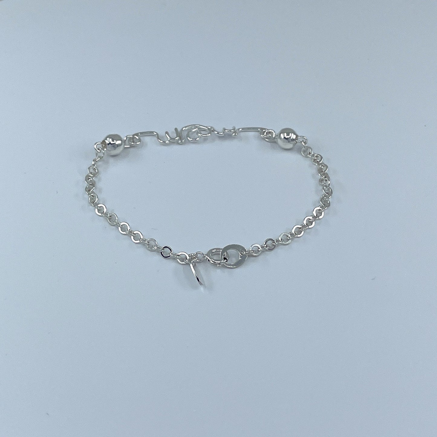 Pulsera de Plata con palabra MOM.