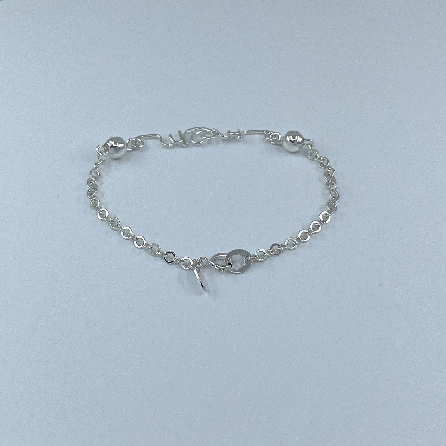 Pulsera de Plata con palabra MOM.