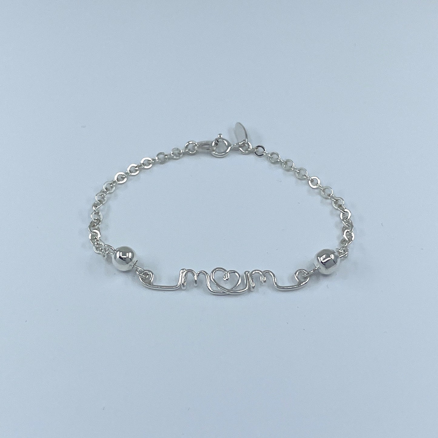 Pulsera de Plata con palabra MOM.